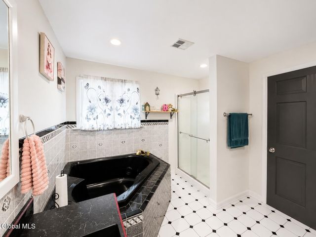 2 David Court, Colonie, NY 12205