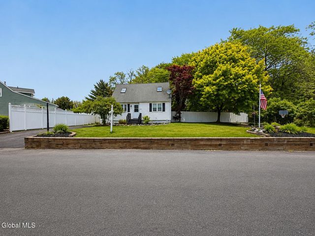 2 David Court, Colonie, NY 12205