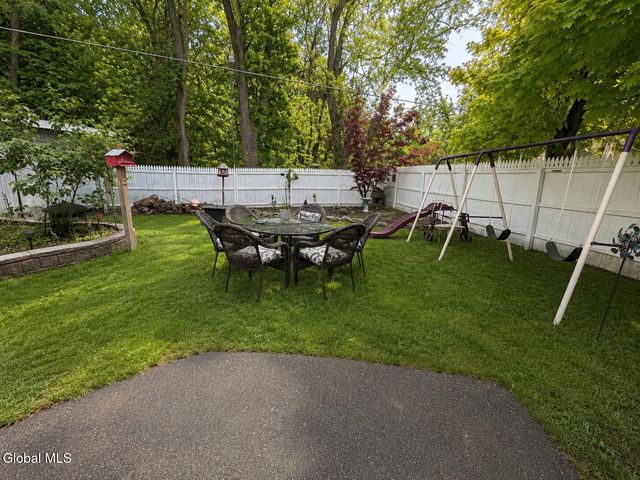 2 David Court, Colonie, NY 12205