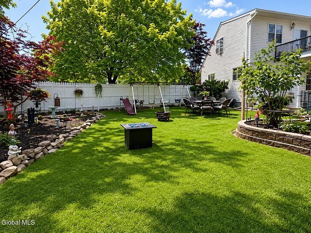 2 David Court, Colonie, NY 12205