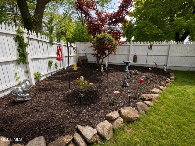 2 David Court, Colonie, NY 12205