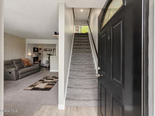2 David Court, Colonie, NY 12205