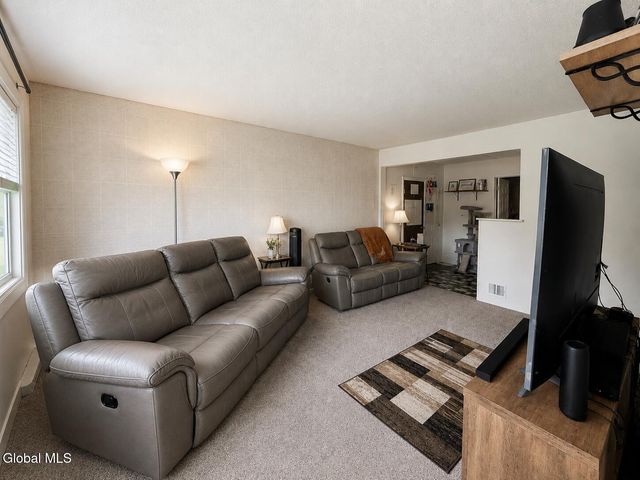 2 David Court, Colonie, NY 12205