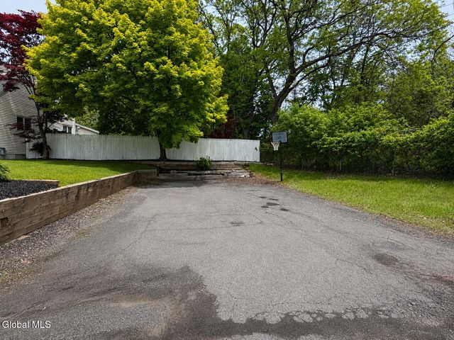 2 David Court, Colonie, NY 12205