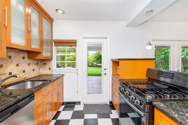 2920 SW 30th Ct, Coconut Grove, FL 33133