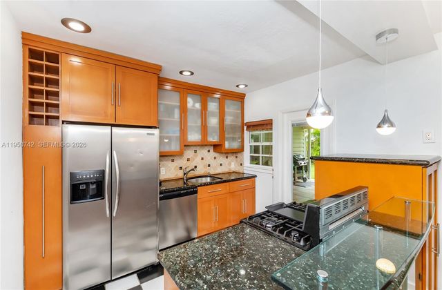 2920 SW 30th Ct, Coconut Grove, FL 33133