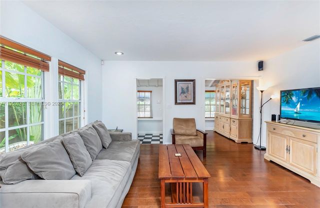 2920 SW 30th Ct, Coconut Grove, FL 33133