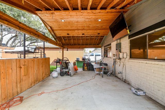 10410 Huntington Dale Drive, Houston, TX 77099