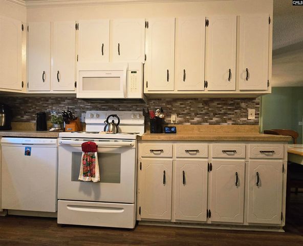 155 S East Ave, Leesville, SC 29070