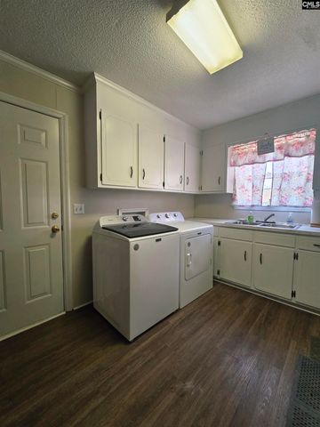 155 S East Ave, Leesville, SC 29070