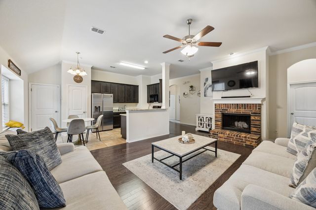405 Rodger Street, Wilmer, TX 75172