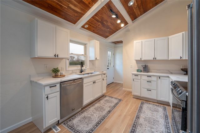 107 Horseshoe Dr, Unity Twp, PA 15650