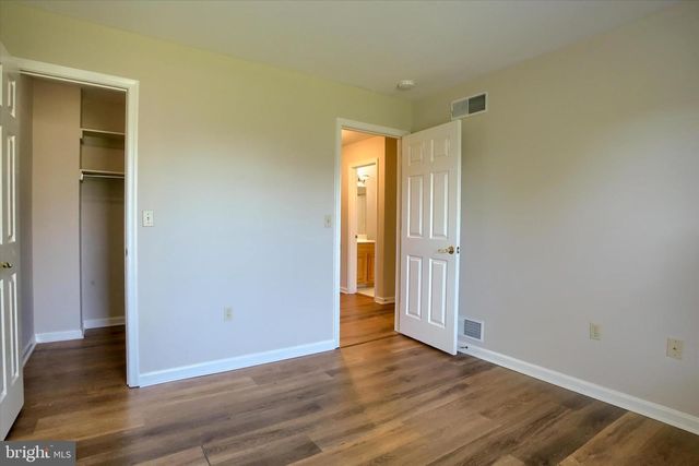 114 CARDINAL LN, Hummelstown, PA 17036