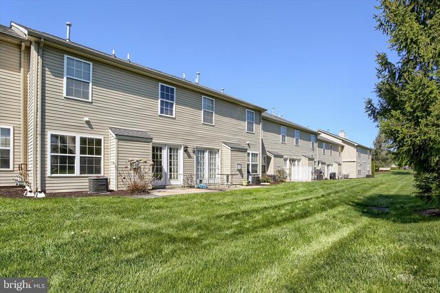 114 CARDINAL LN, Hummelstown, PA 17036
