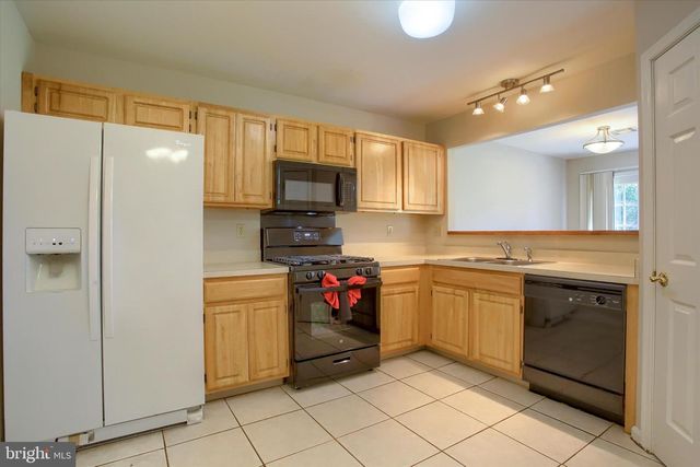 114 CARDINAL LN, Hummelstown, PA 17036