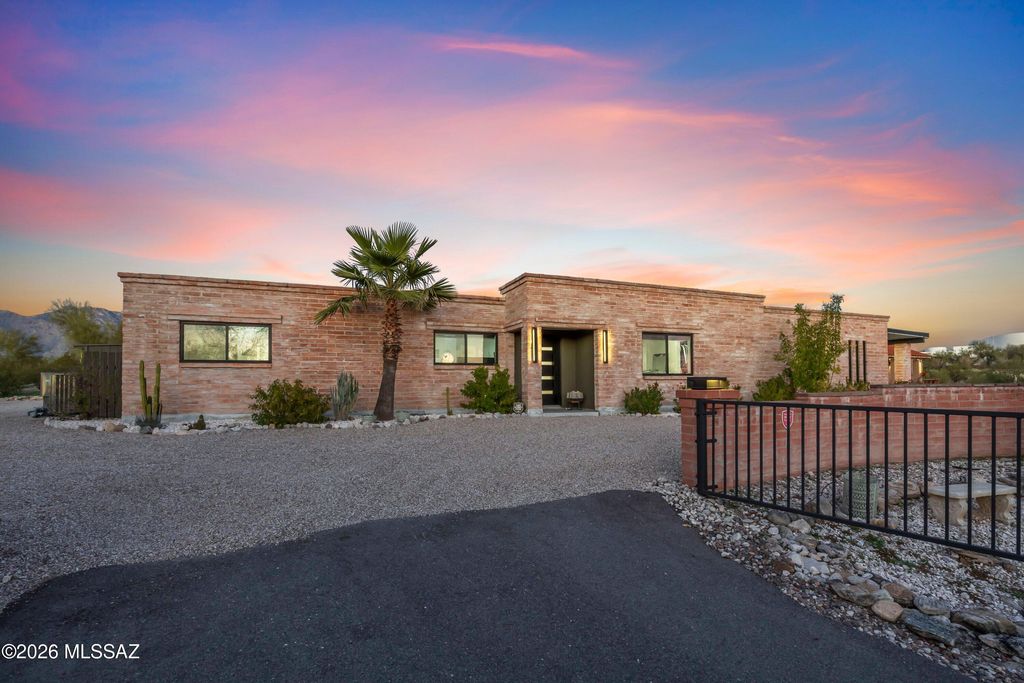 5045 E Calle Chueca, Tucson, AZ 85718