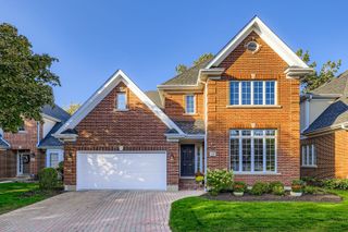 28 Windsor Drive, Elmhurst, IL 60126