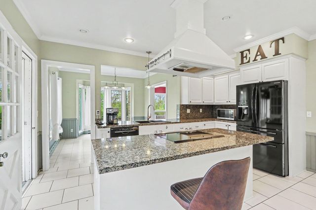 140 Meadowwood Court, Decatur Vllg, MI 49045