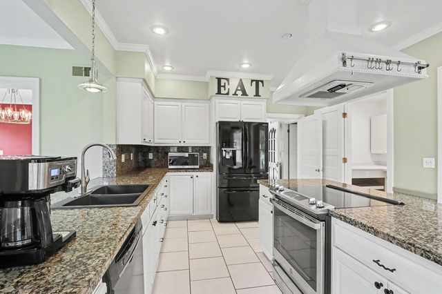 140 Meadowwood Court, Decatur Vllg, MI 49045