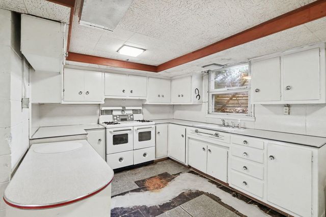140 Meadowwood Court, Decatur Vllg, MI 49045