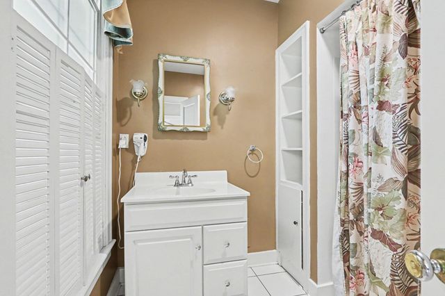 140 Meadowwood Court, Decatur Vllg, MI 49045