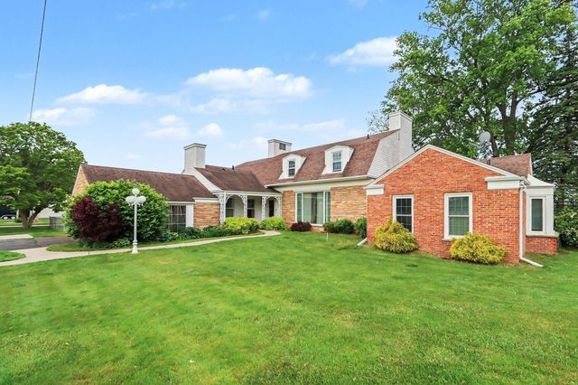 140 Meadowwood Court, Decatur Vllg, MI 49045