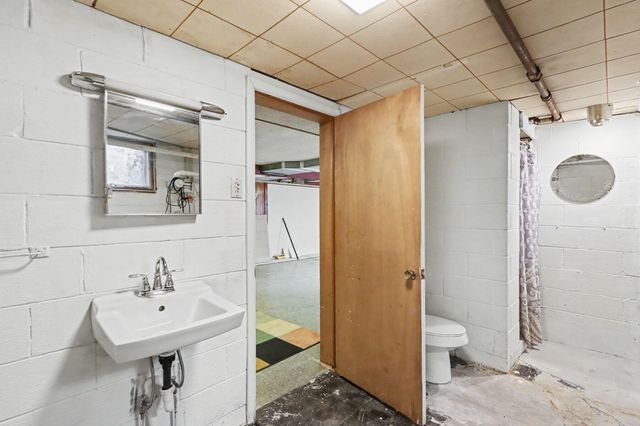 140 Meadowwood Court, Decatur Vllg, MI 49045