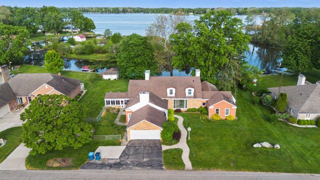 140 Meadowwood Court, Decatur Vllg, MI 49045