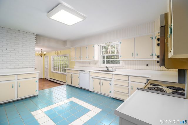 215 Chichester Road, New Canaan, CT 06840