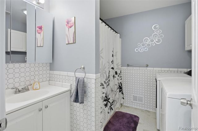 6522 Riverdale Road, Whitmore Lake, MI 48189