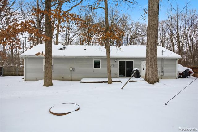6522 Riverdale Road, Whitmore Lake, MI 48189