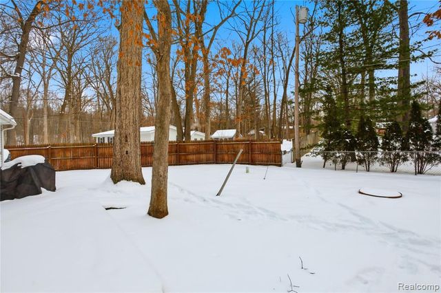 6522 Riverdale Road, Whitmore Lake, MI 48189