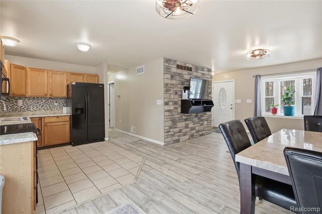 6522 Riverdale Road, Whitmore Lake, MI 48189