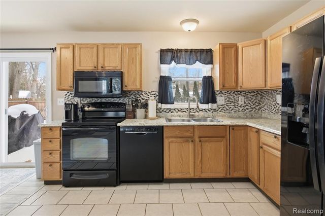 6522 Riverdale Road, Whitmore Lake, MI 48189