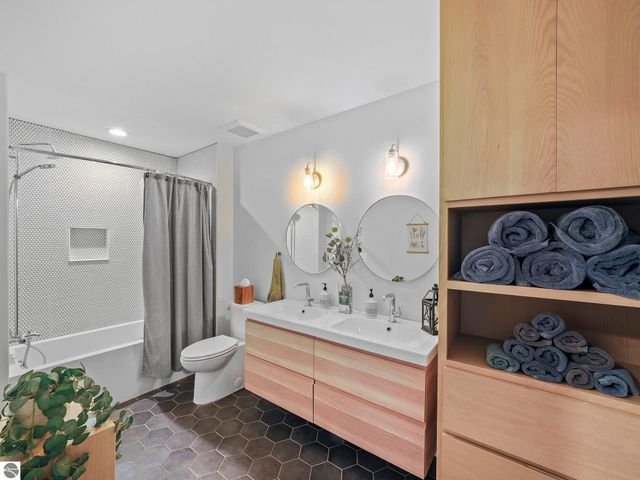 417 N Madison, Traverse City, MI 49684