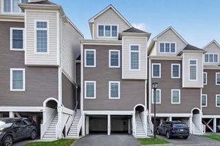 421 Marina Pointe Drive 421, East Rockaway, NY 11518