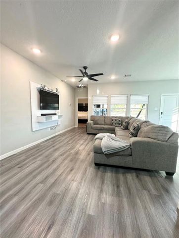 844 Road 5109, Cleveland, TX 77327