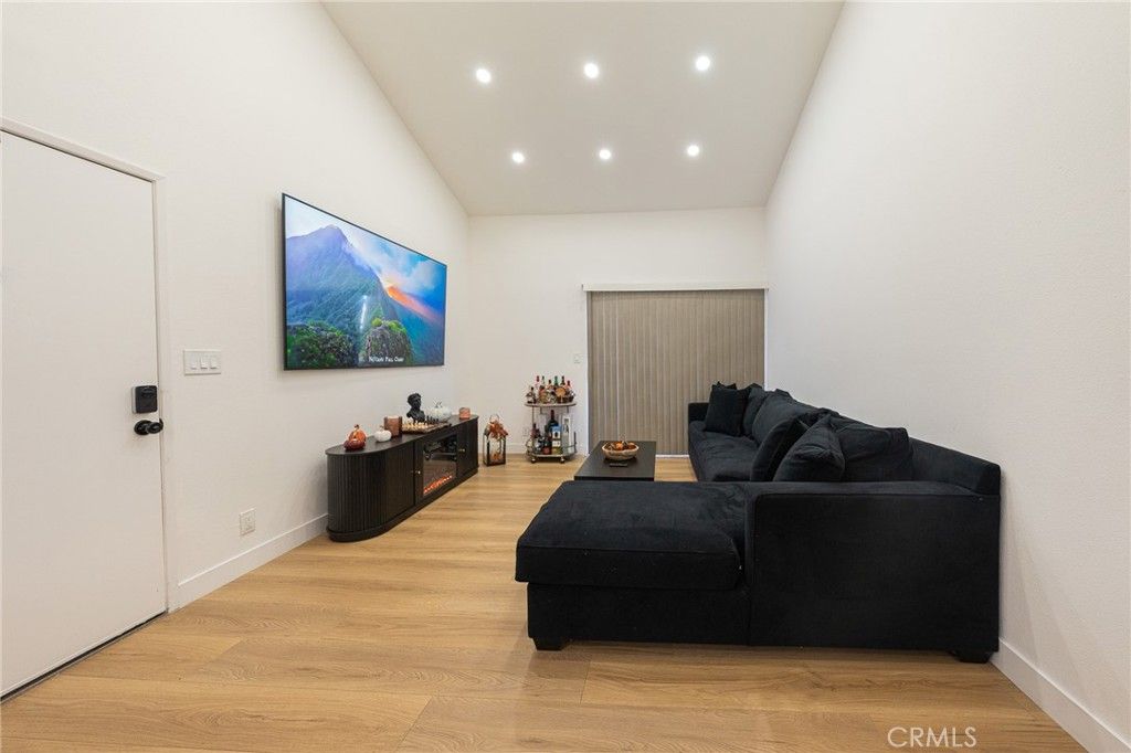 9714 Sepulveda 217, North Hills, CA 91343 — photo 2
