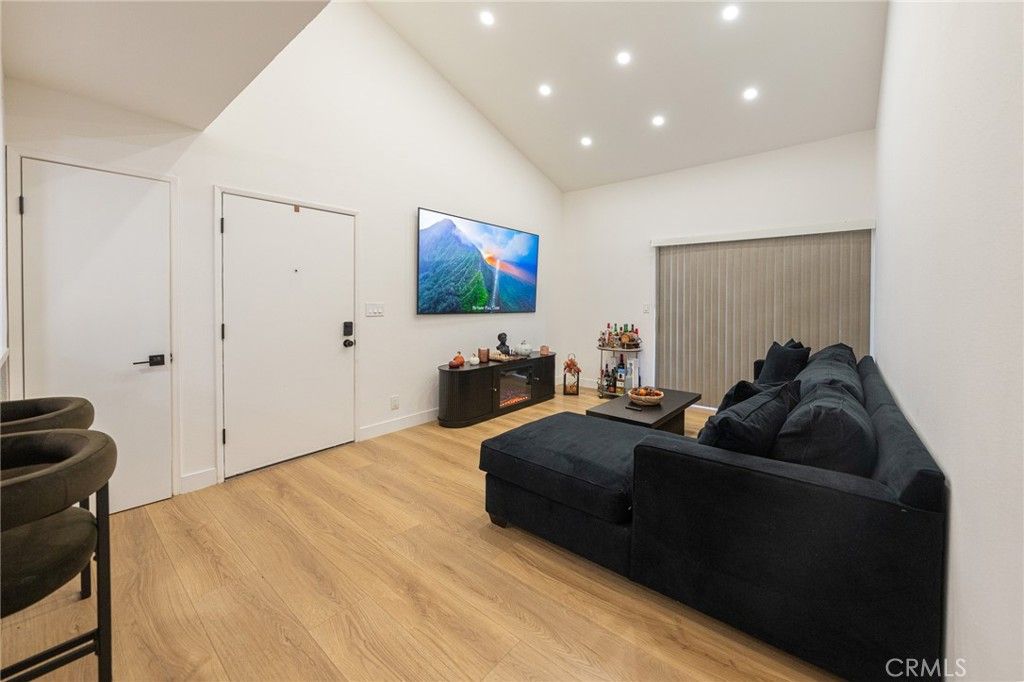 9714 Sepulveda 217, North Hills, CA 91343 — photo 3
