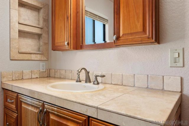 2922 Alamitos, Escondido, CA 92027