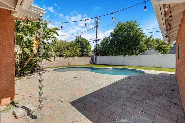 23728 Bessemer, Woodland Hills, CA 91367