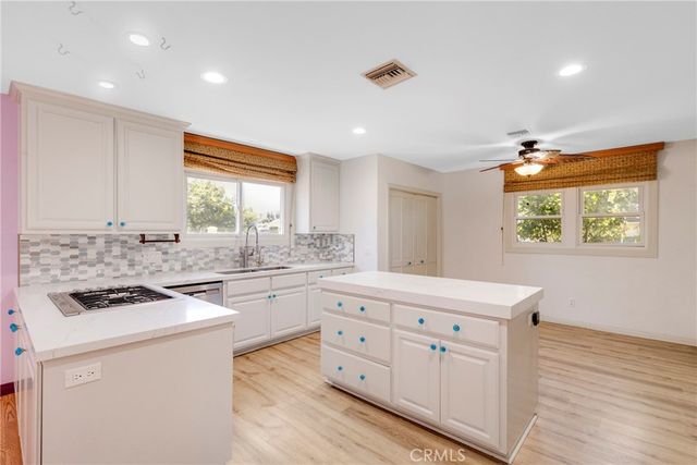 23728 Bessemer, Woodland Hills, CA 91367