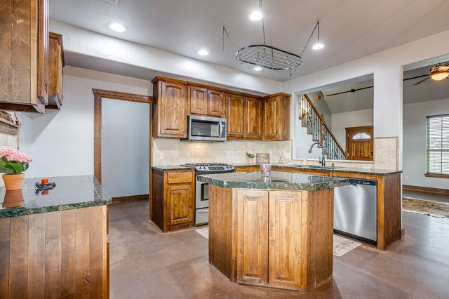 2220 Lazy Bend Road, Millsap, TX 76066