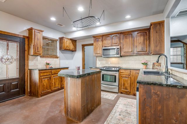 2220 Lazy Bend Road, Millsap, TX 76066