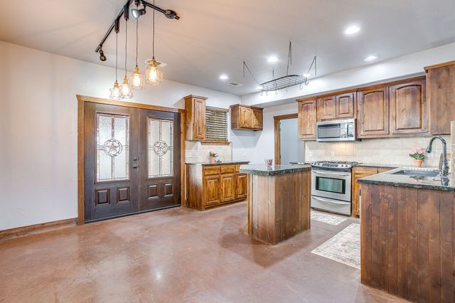 2220 Lazy Bend Road, Millsap, TX 76066