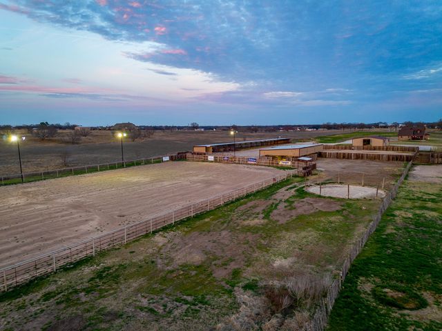 2220 Lazy Bend Road, Millsap, TX 76066