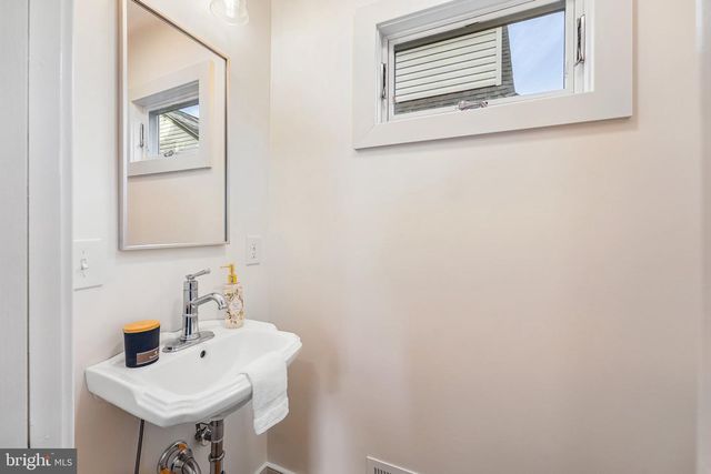 17 W RIDGE RD, Media, PA 19063