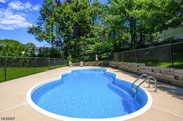 128 Beverly Rd, Fairfield Twp., NJ 07004