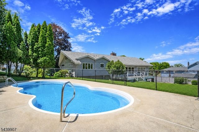 128 Beverly Rd, Fairfield Twp., NJ 07004