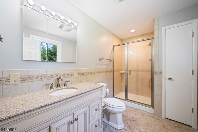 128 Beverly Rd, Fairfield Twp., NJ 07004
